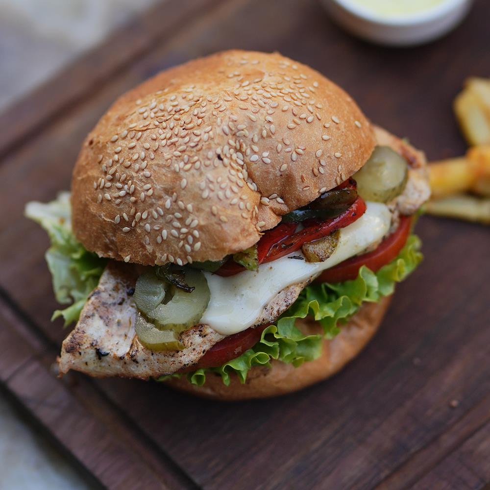 CHICKEN BURGER