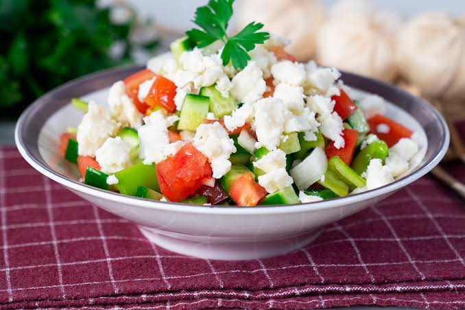 Peynirli salata